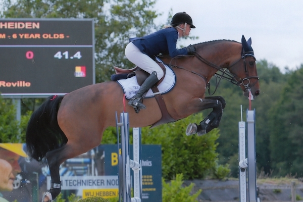 Jill Smits professional jumping